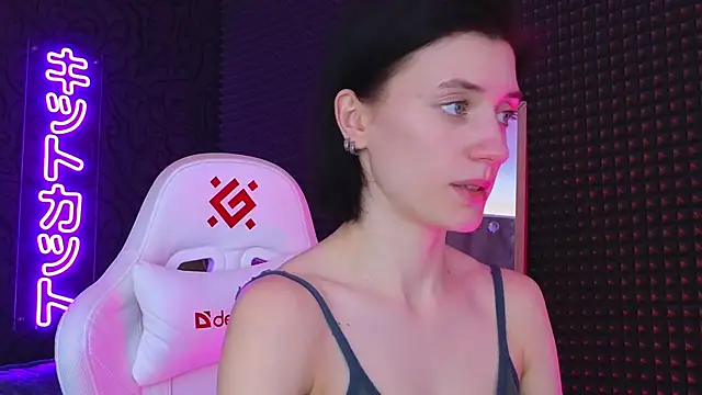 roxy riot  online show from 03-07-25, 07:41