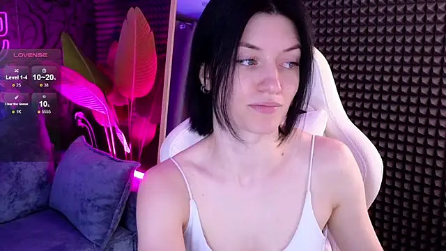 roxy riot  online show from 09-18-25, 01:40