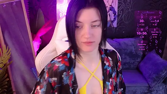 roxy riot  online show from 12-20-25, 01:23