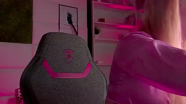 AdeleCartier online show from 03-03-25, 12:26