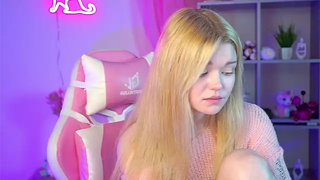 AdeleCartier online show from 03-22-25, 08:40