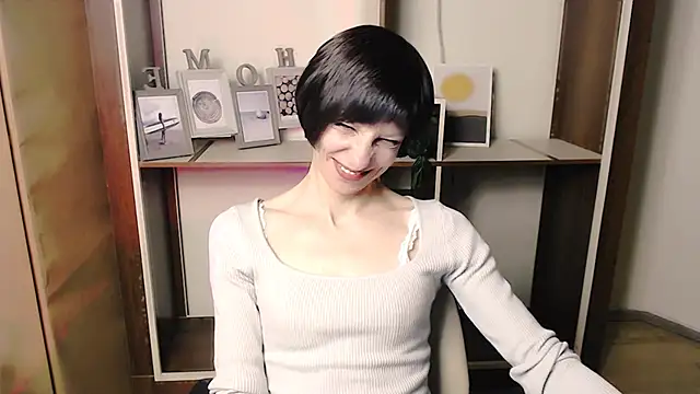  AngeliaFlow  online show from 11-19-25, 07:41