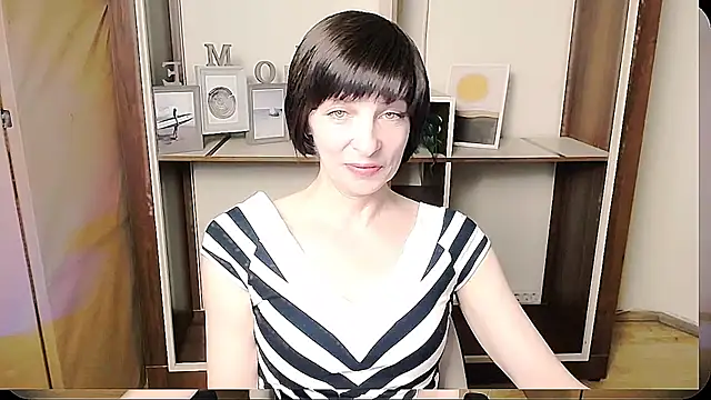 Snapshot of _AngeliaFlow_ chatting on 06-11-26, 08:01 AngeliaFlow online show from 06-11-26, 08:01