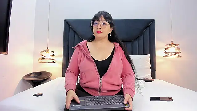 ZamiraGates online show from 10-17-25, 10:34