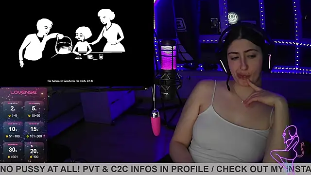 Snapshot of Gamergirl-Linela chatting on 02-11-25, 12:49 Gamergirl-Linela online show from 02-11-25, 12:49