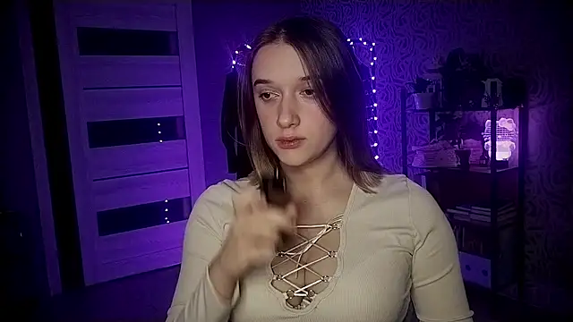 Snapshot of kamilla_shy chatting on 02-13-25, 10:22 kamilla shy online show from 02-13-25, 10:22