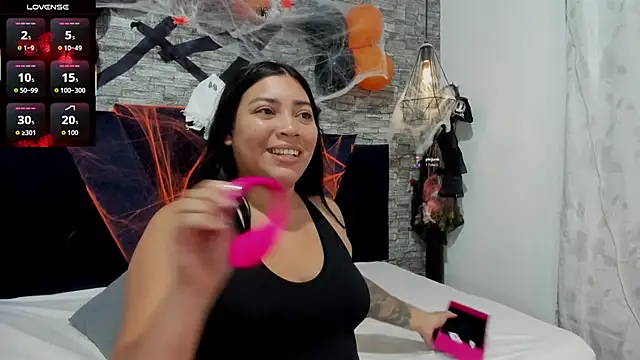 Sophia Brunett online show from 10-28-25, 12:09