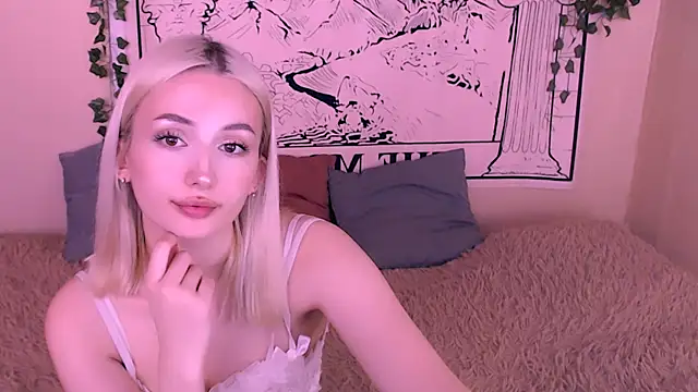 Snapshot of beauty_blonde chatting on 03-10-25, 08:48 beauty blonde online show from 03-10-25, 08:48