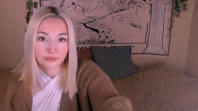 Snapshot of beauty_blonde chatting on 03-18-25, 12:49 beauty blonde online show from 03-18-25, 12:49