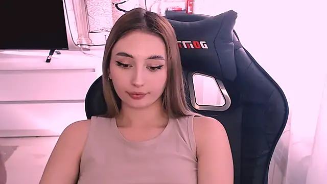 Snapshot of beauty_blonde chatting on 09-19-25, 07:10 beauty blonde online show from 09-19-25, 07:10