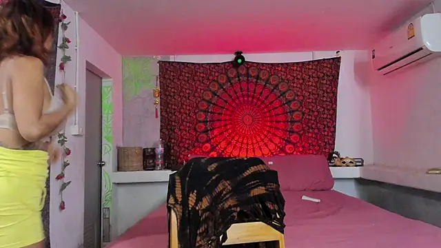 Snapshot of katia_voodoo13 chatting on 03-21-25, 12:51 katia voodoo13 online show from 03-21-25, 12:51