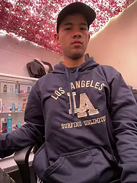 Snapshot of Twink_X chatting on 02-09-25, 04:29 Twink X online show from 02-09-25, 04:29