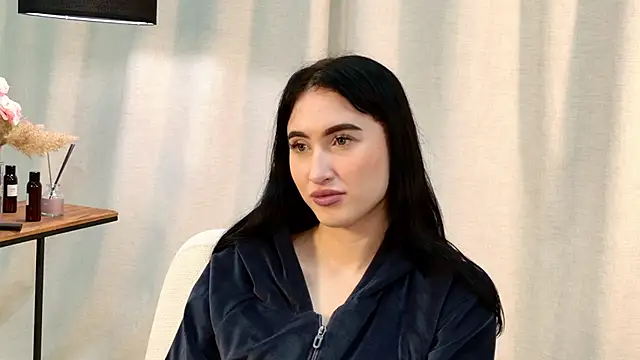 LynnaHandley online show from 02-07-25, 12:50