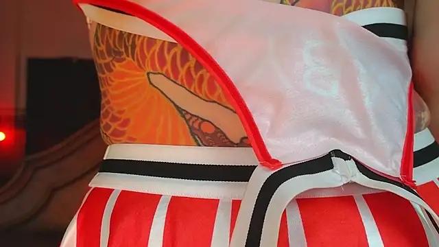 Snapshot of DemiDee chatting on 12-24-24, 10:44 DemiDee online show from 12-24-24, 10:44