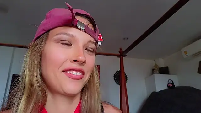 Snapshot of DemiDee chatting on 03-09-25, 09:35 DemiDee online show from 03-09-25, 09:35