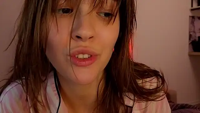 Snapshot of DemiDee chatting on 05-16-26, 05:56 DemiDee online show from 05-16-26, 05:56