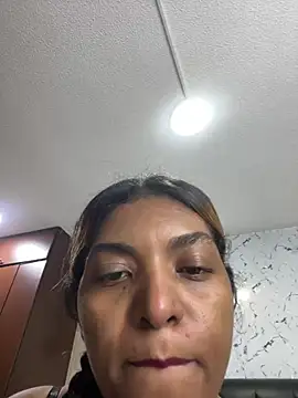 nicollesofia2 online show from 05-17-26, 04:32