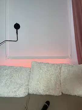 Snapshot of RosieMills chatting on 02-26-25, 02:46 RosieMills online show from 02-26-25, 02:46