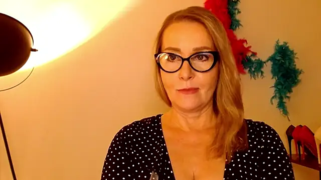 Snapshot of leaxSTAR chatting on 03-20-25, 06:20 leaxSTAR online show from 03-20-25, 06:20