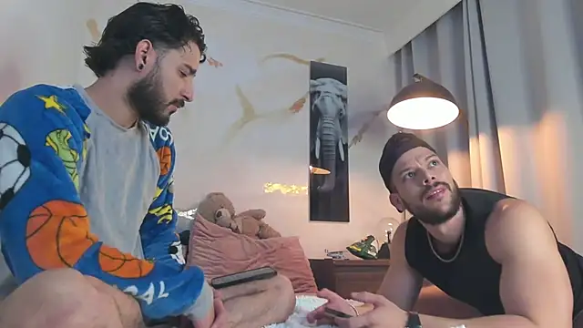 Snapshot of bakersboyssexys chatting on 11-09-25, 12:53 bakersboyssexys online show from 11-09-25, 12:53