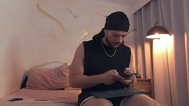 Snapshot of bakersboyssexys chatting on 01-11-26, 12:26 bakersboyssexys online show from 01-11-26, 12:26