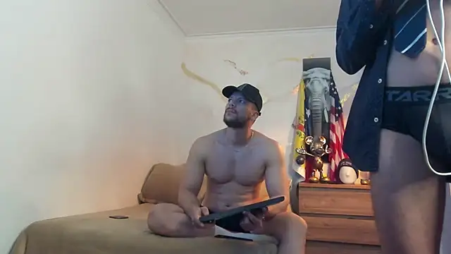 Snapshot of bakersboyssexys chatting on 02-12-26, 02:39 bakersboyssexys online show from 02-12-26, 02:39