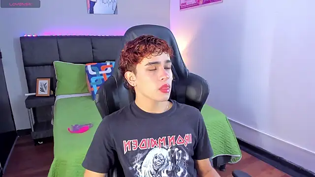 Aiiden 15 online show from 12-22-25, 12:57