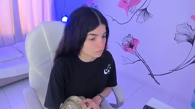 Snapshot of Isabela_Fiorelli chatting on 03-18-25, 12:03 Isabela Fiorelli online show from 03-18-25, 12:03