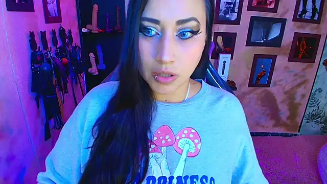 cherryy bombshelll online show from 11-02-25, 08:33