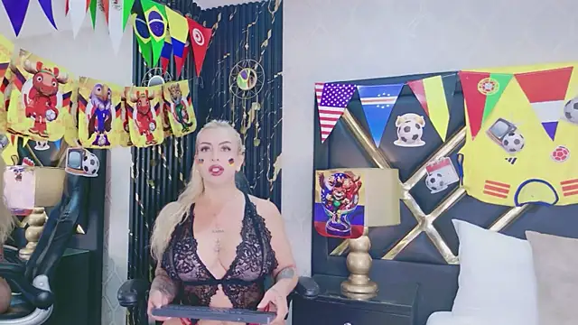 SophieWinsloow online show from 06-25-26, 12:20
