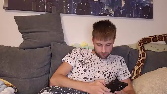 ademandjulia online show from 11-06-25, 05:36