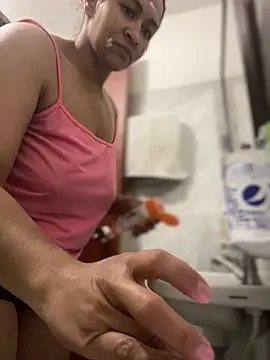 Carola-Ross online show from 12-17-25, 04:35