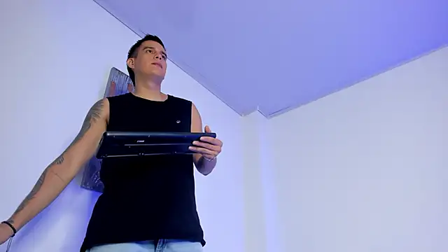 hugosan12 online show from 03-13-26, 04:35