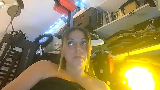 Snapshot of ShysluutGia chatting on 07-05-26, 07:48 ShysluutGia online show from 07-05-26, 07:48