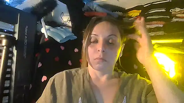 Snapshot of ShysluutGia chatting on 07-07-26, 04:59 ShysluutGia online show from 07-07-26, 04:59
