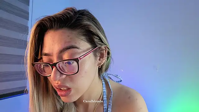 Snapshot of Carolblonde chatting on 06-12-26, 10:41 Carolblonde online show from 06-12-26, 10:41