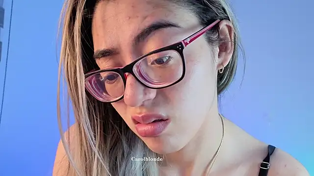 Snapshot of Carolblonde chatting on 06-25-26, 10:36 Carolblonde online show from 06-25-26, 10:36