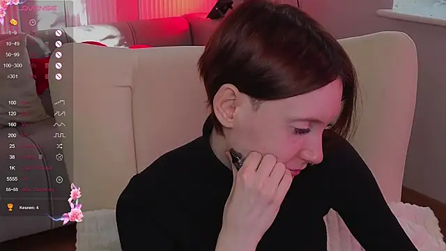 Snapshot of JoYung chatting on 10-04-25, 04:43 JoYung online show from 10-04-25, 04:43