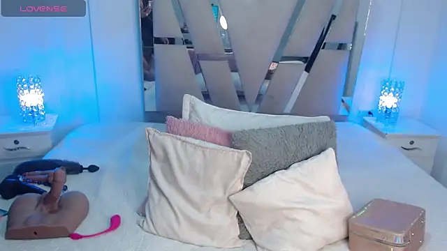 Snapshot of KathyLee69_ chatting on 09-19-25, 07:58 KathyLee69 online show from 09-19-25, 07:58