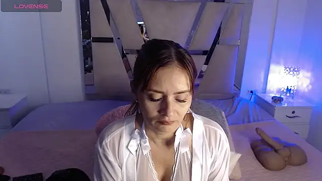 Snapshot of KathyLee69_ chatting on 10-26-25, 09:42 KathyLee69 online show from 10-26-25, 09:42