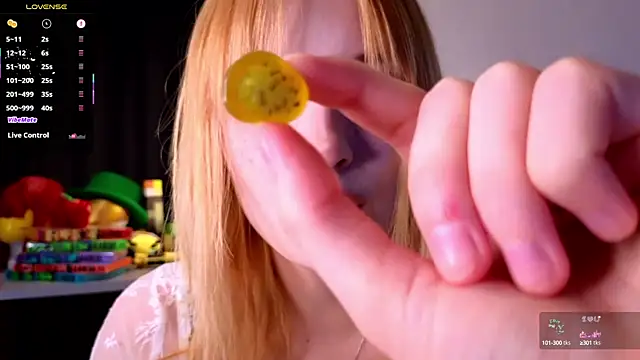 Hisoka akerley online show from 09-21-25, 06:42