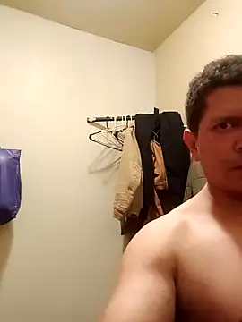 Snapshot of machoactivo1 chatting on 02-08-25, 01:33 machoactivo1 online show from 02-08-25, 01:33