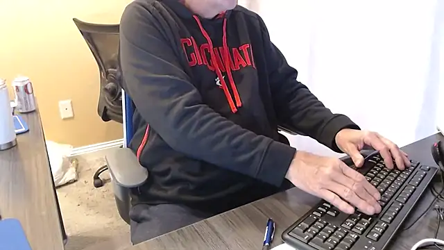 Snapshot of olderandwiser2 chatting on 03-05-25, 10:43 olderandwiser2 online show from 03-05-25, 10:43