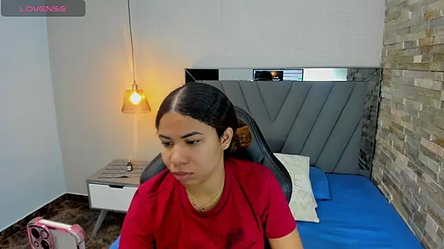 MELINAMARTINS online show from 01-10-26, 07:48