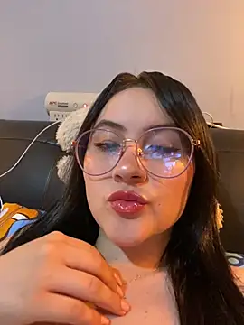 ValentinaOrtiz3 online show from 10-12-25, 12:20