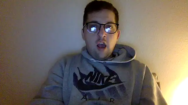 Snapshot of Milflover96 chatting on 02-21-25, 01:44 Milflover96 online show from 02-21-25, 01:44