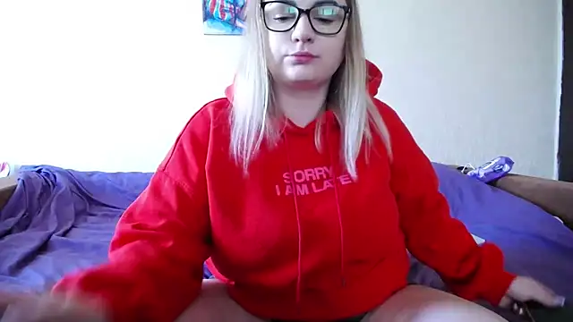 Snapshot of YourSwetiwGirl chatting on 04-28-26, 08:52 YourSwetiwGirl online show from 04-28-26, 08:52