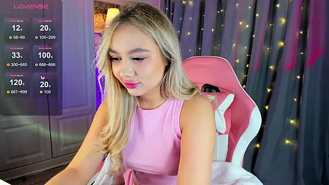 Snapshot of _Loneve__ chatting on 03-06-25, 05:11 Loneve online show from 03-06-25, 05:11