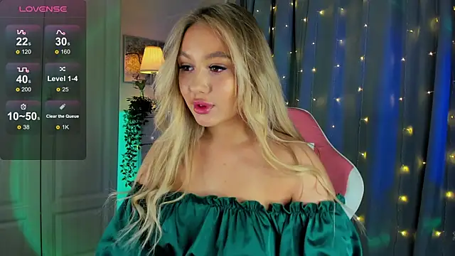 Snapshot of _Loneve__ chatting on 03-12-25, 02:01 Loneve online show from 03-12-25, 02:01