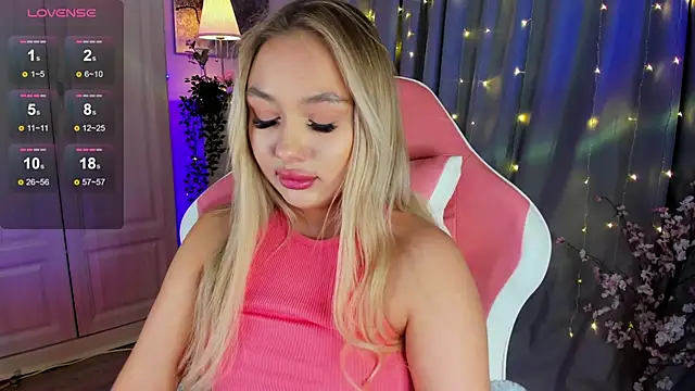 Snapshot of _Loneve__ chatting on 03-22-25, 08:37 Loneve online show from 03-22-25, 08:37